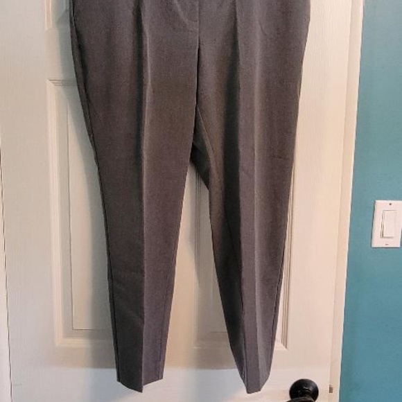 🟡 LOFT // Straight Leg Cigarette Pants NWT - Picture 2 of 5